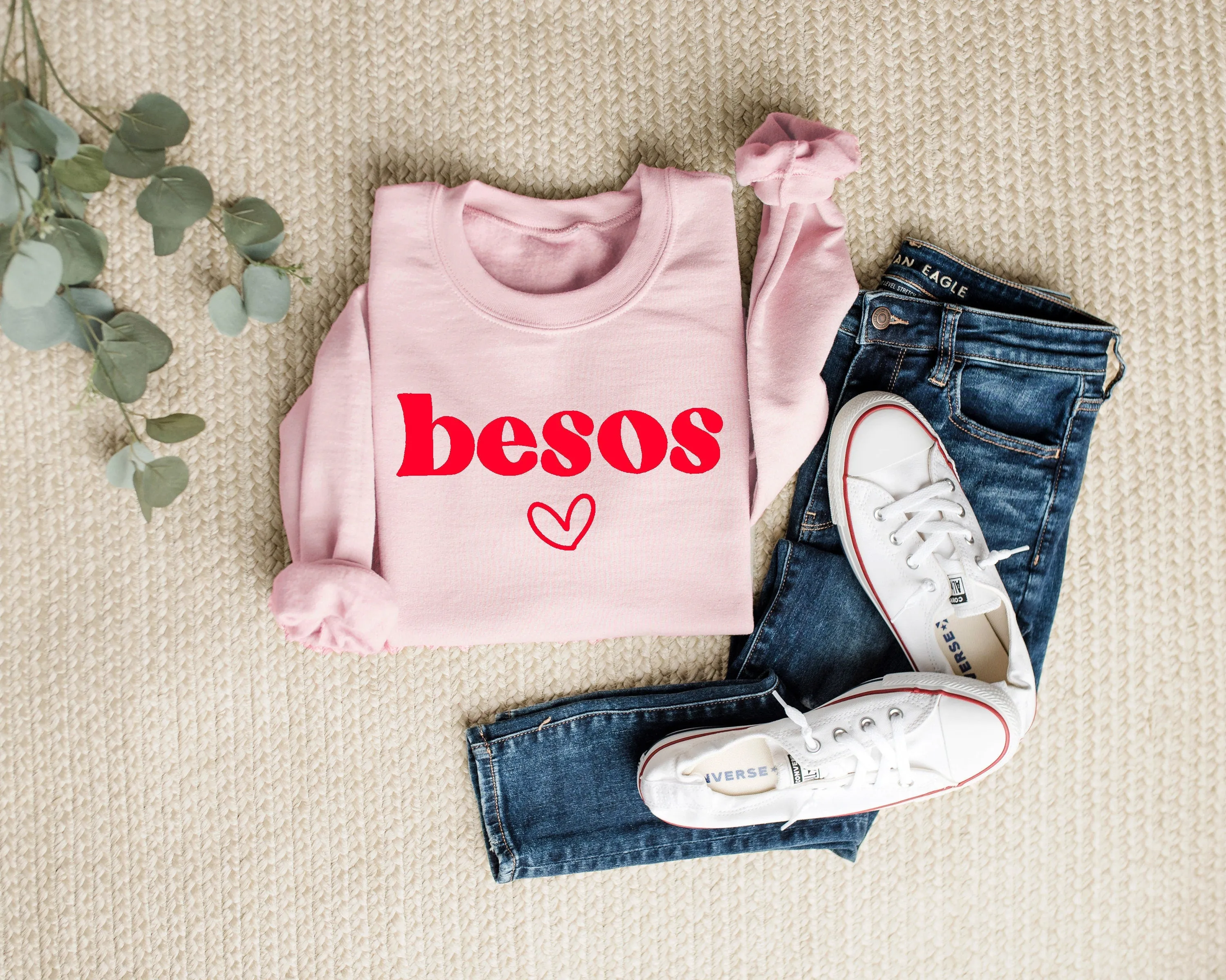 Besos Valentines Day Vintage Sweatshirt