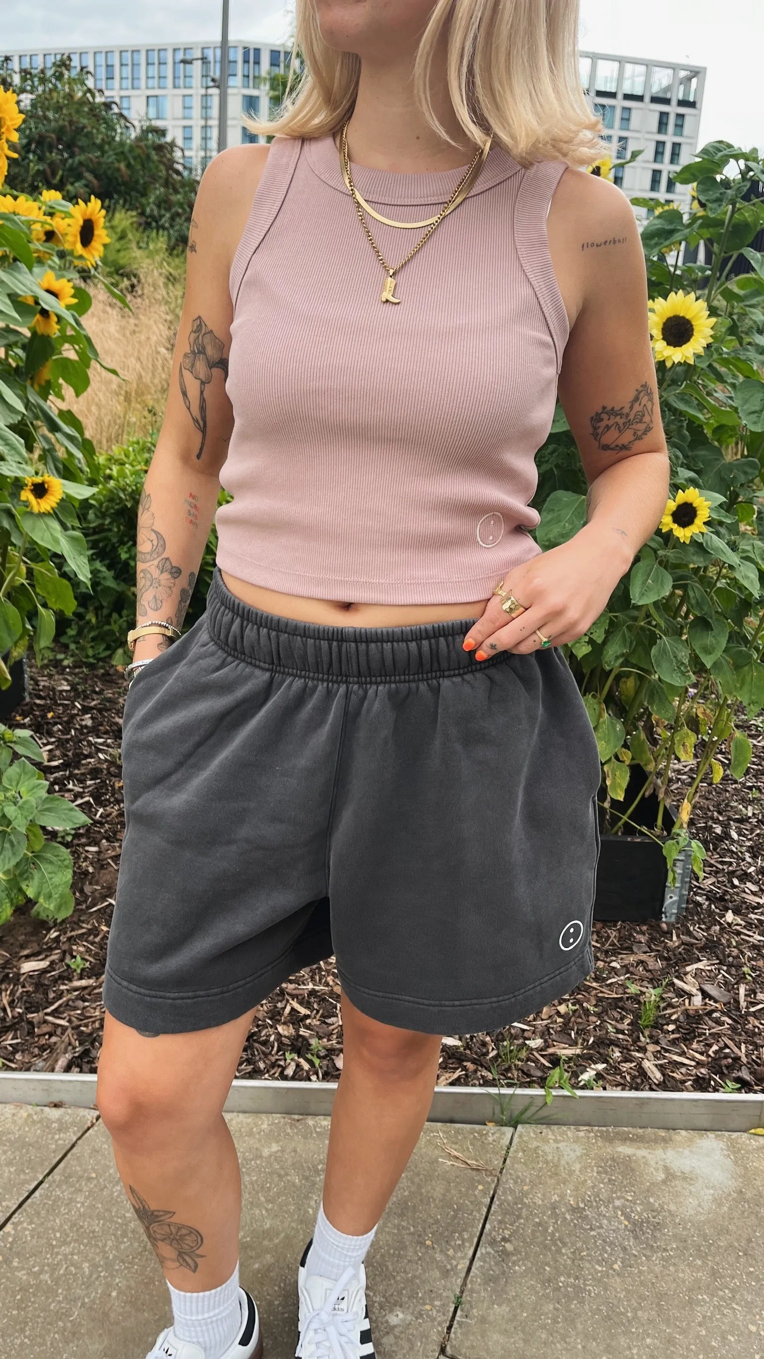Essentials WMNS Embroidered Crop Rib Tank - Hazy Pink