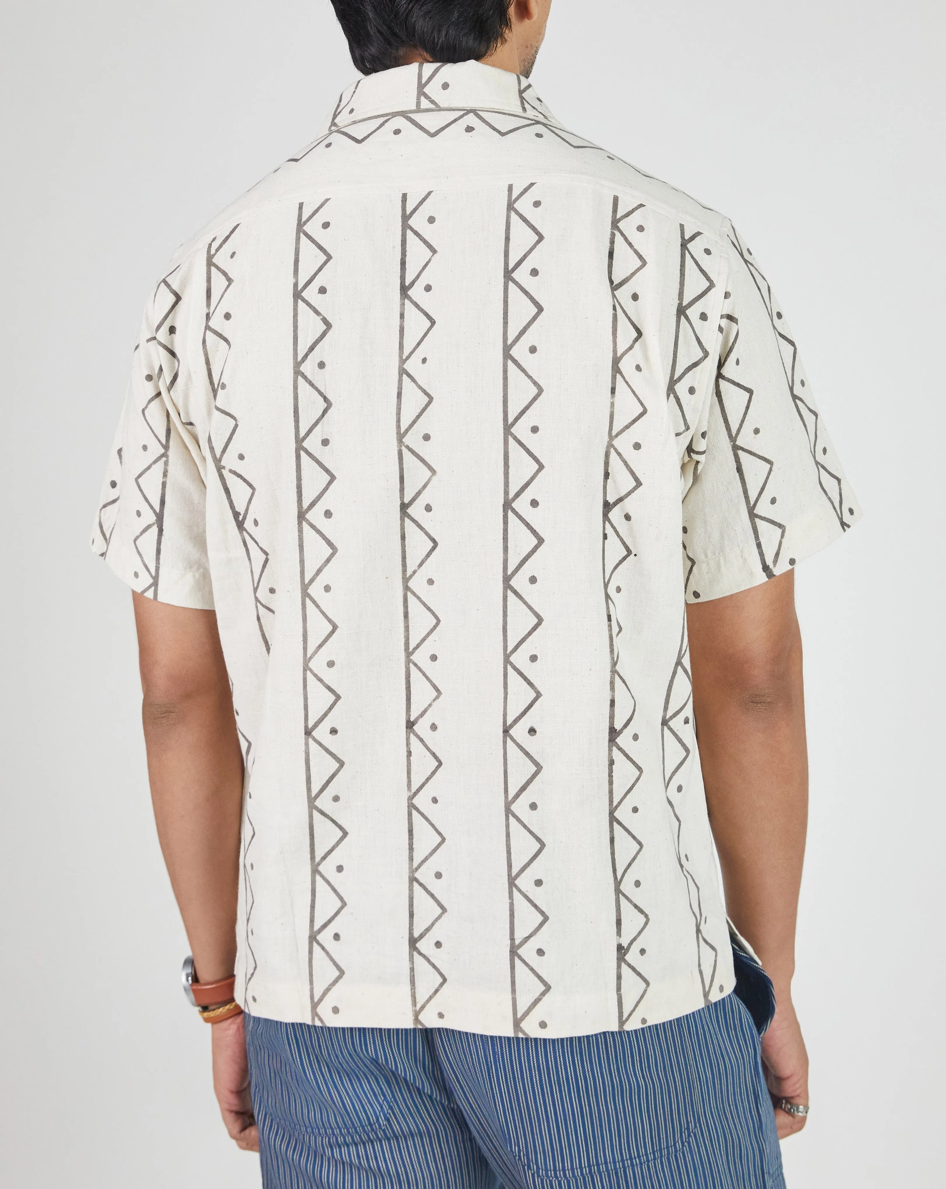 Harshil Two-Pocket Shirt in Chevron Dot Block Print Natural