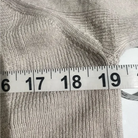 Lululemon Crew Neck Knit Pullover Sweater - Size M/L - neutral oatmeal color