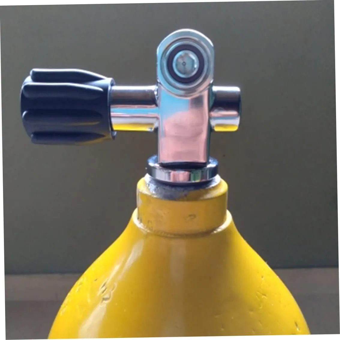 Mednkoku Scuba Diving Tank Valve 250BAR Underwater Scuba Gas Cylinder Valve for Underwater Sports Activities Diving Bottle Valve