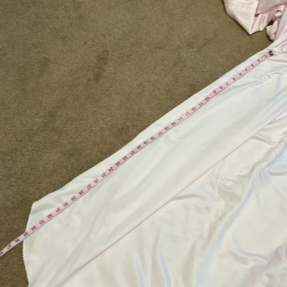 Miss Elaine night gown, size XL, preowned, good condition, pastel pink.