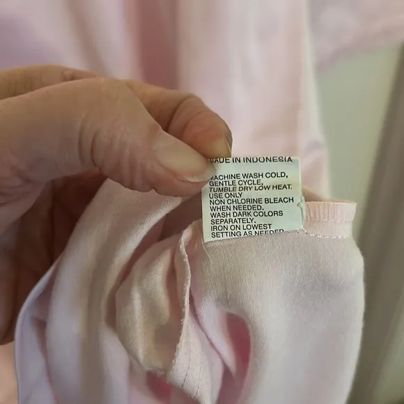 Miss Elaine night gown, size XL, preowned, good condition, pastel pink.