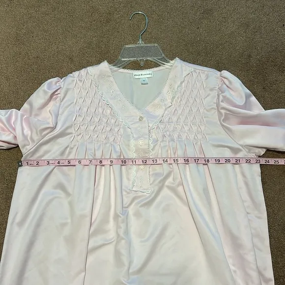 Miss Elaine night gown, size XL, preowned, good condition, pastel pink.