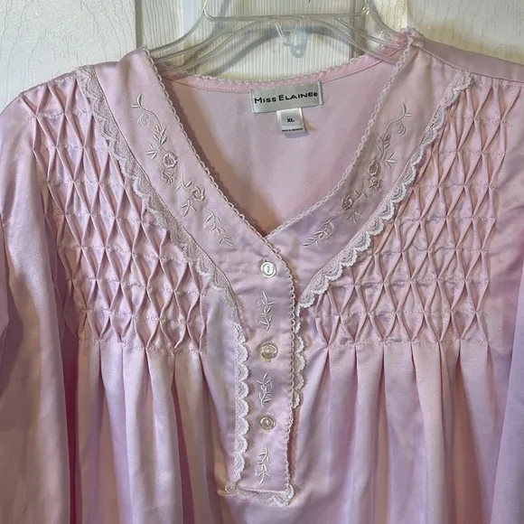 Miss Elaine night gown, size XL, preowned, good condition, pastel pink.