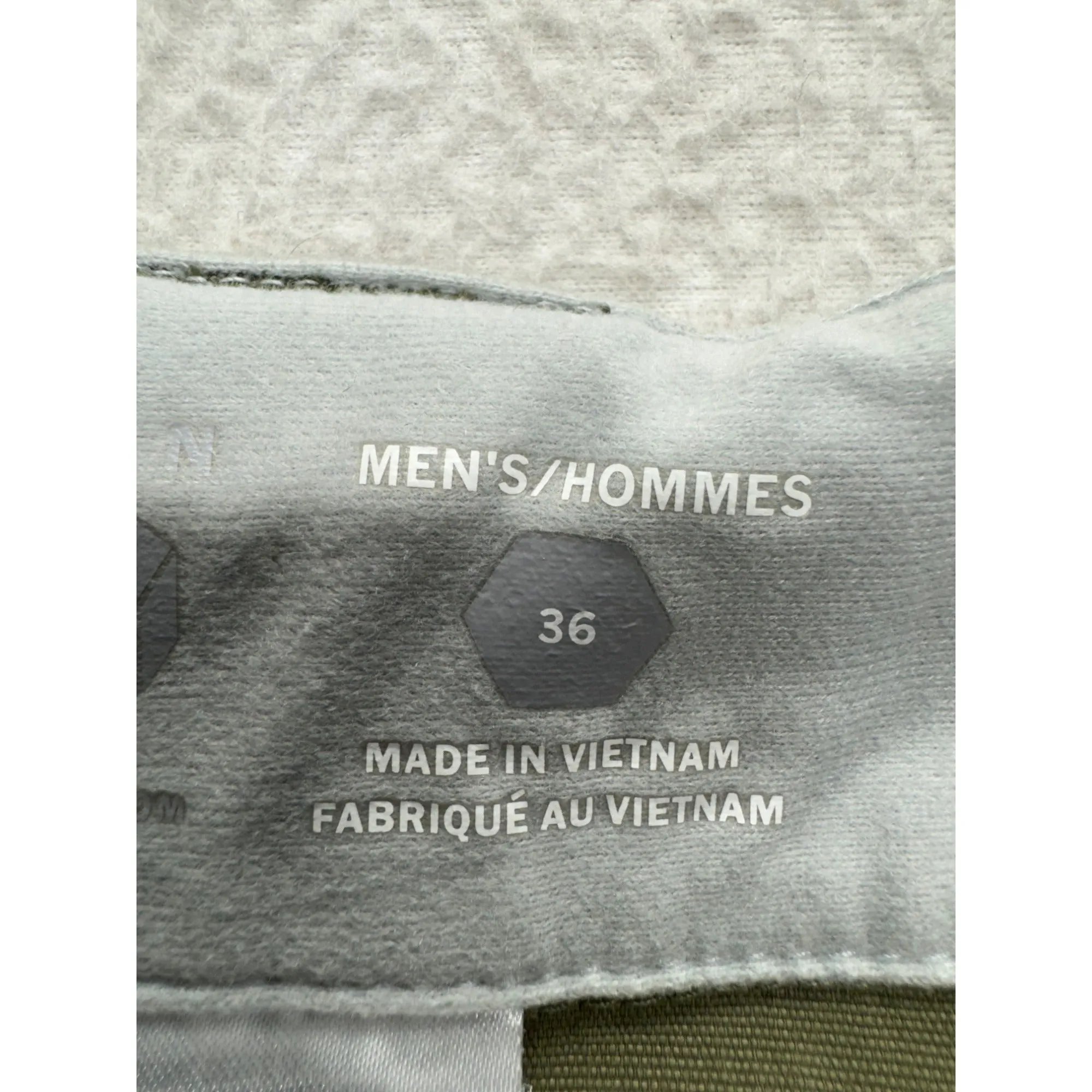 Mountain Hardwear Mens 36 Green Cargo Shorts Nylon/Elastane Blend #7784