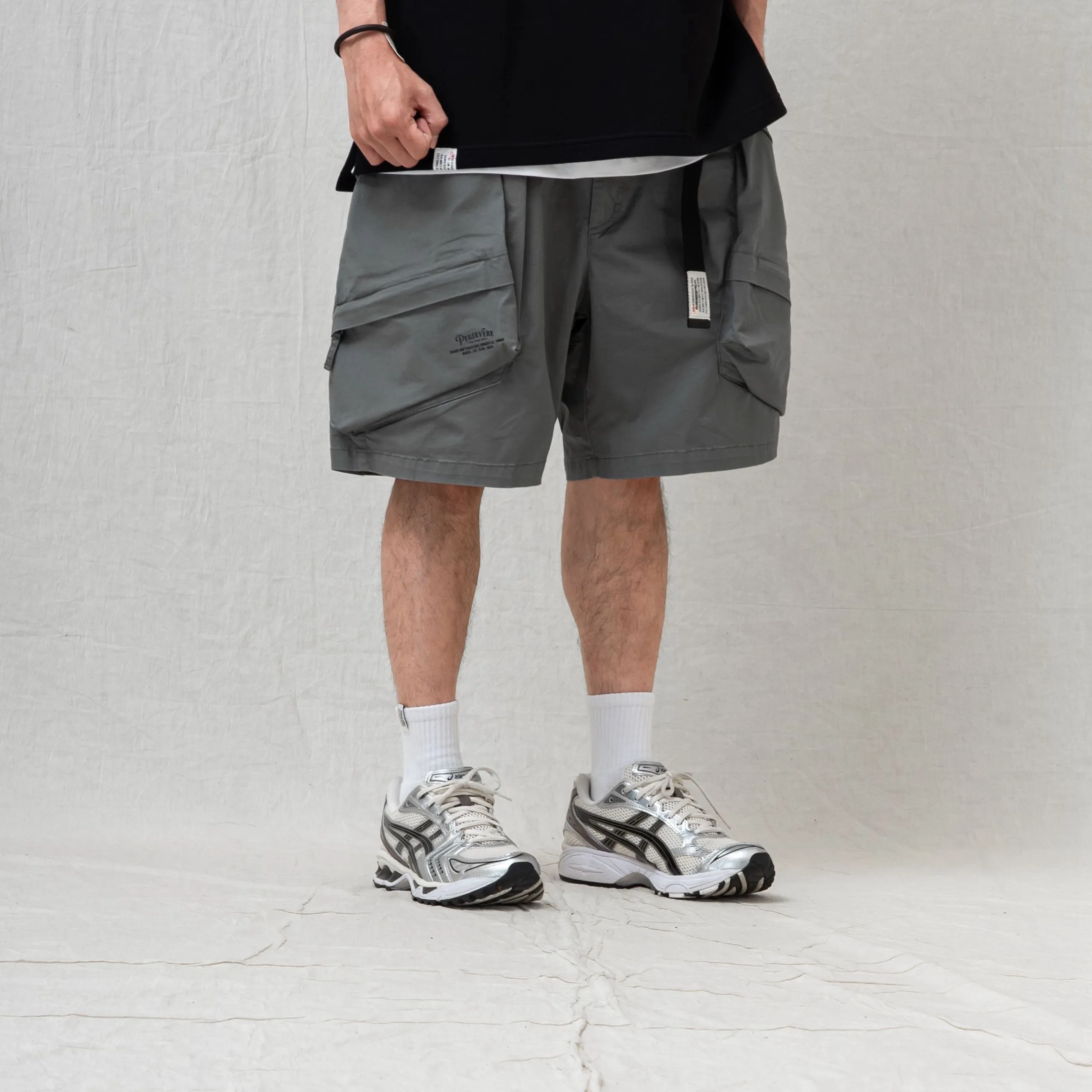 MULTI-POCKET WASHED CARGO SHORTS