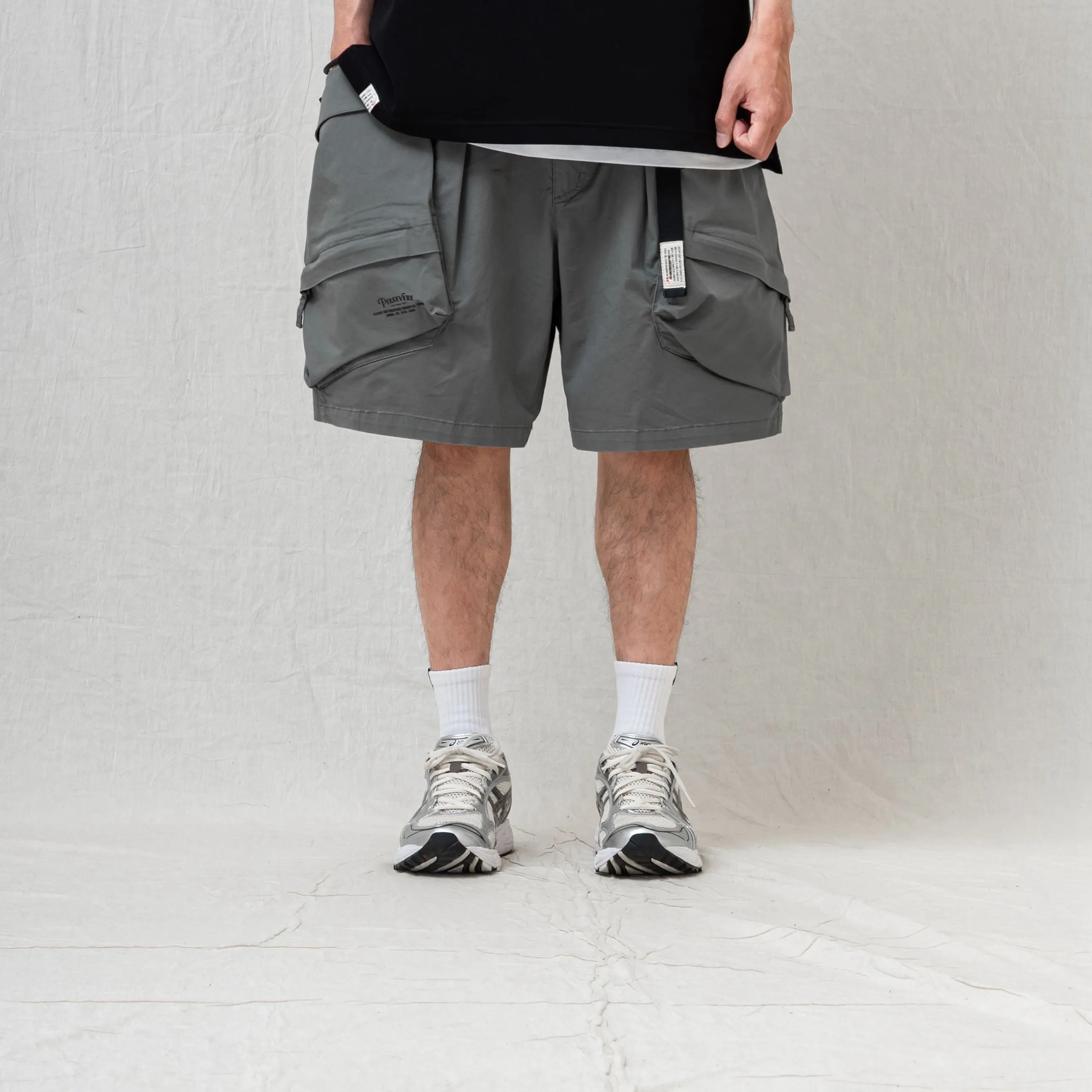 MULTI-POCKET WASHED CARGO SHORTS