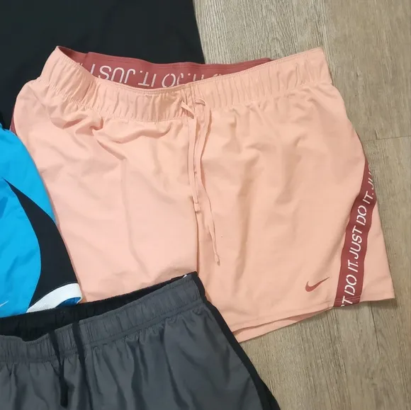 Nike Women's Authentic Athleticwear Bundle Size M