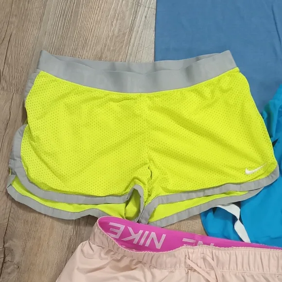 Nike Women's Authentic Athleticwear Bundle Size M