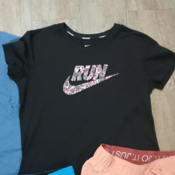 Nike Women's Authentic Athleticwear Bundle Size M