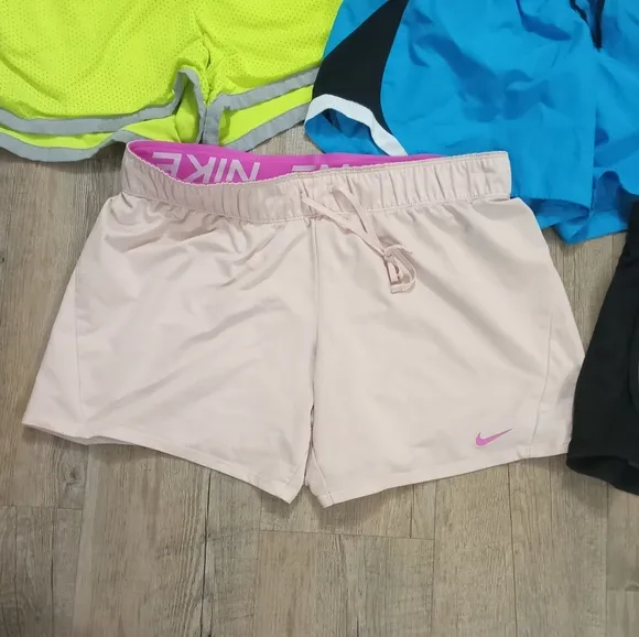Nike Women's Authentic Athleticwear Bundle Size M