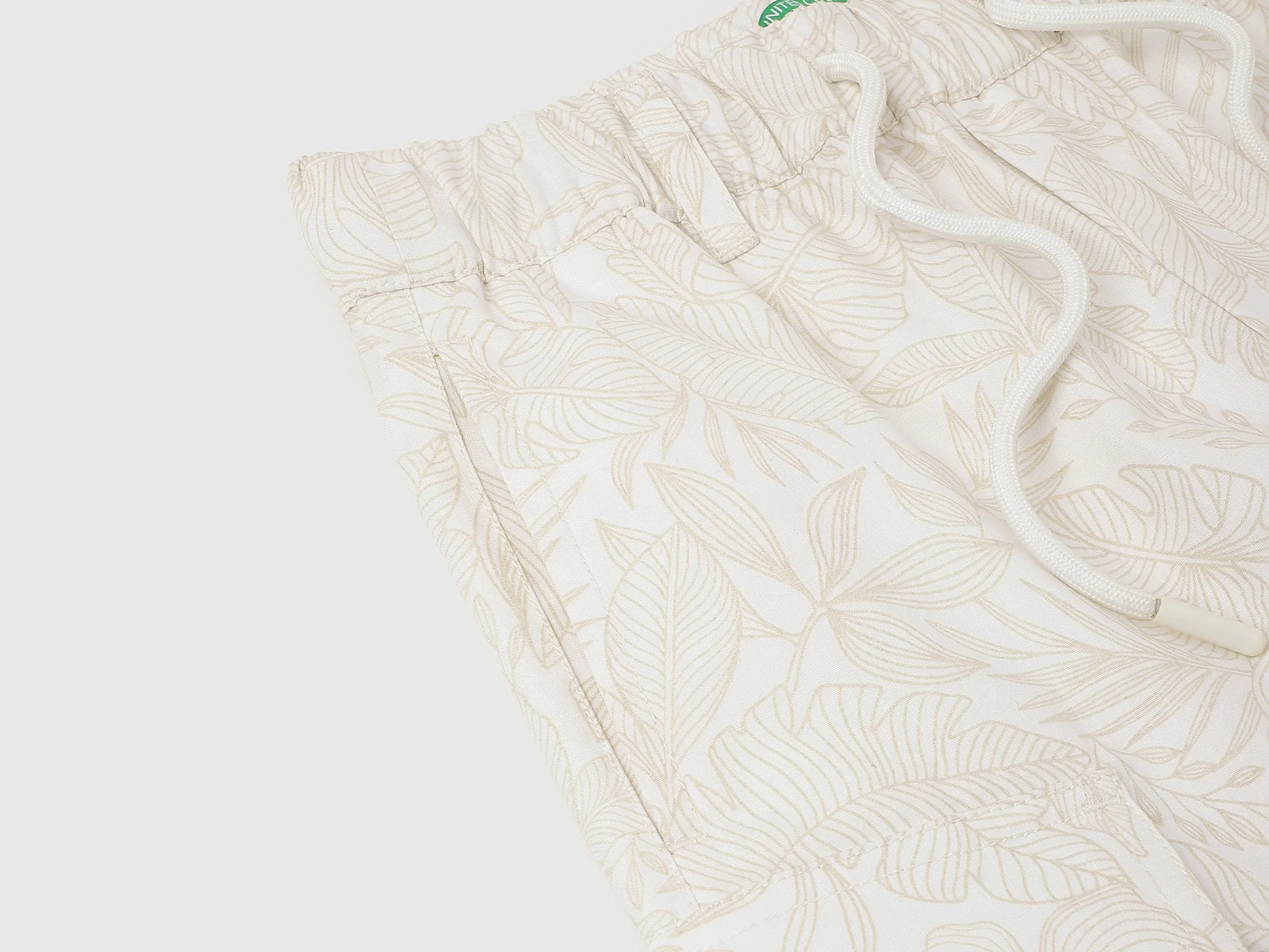 Outline Leaf Regular Fit Cargo Shorts