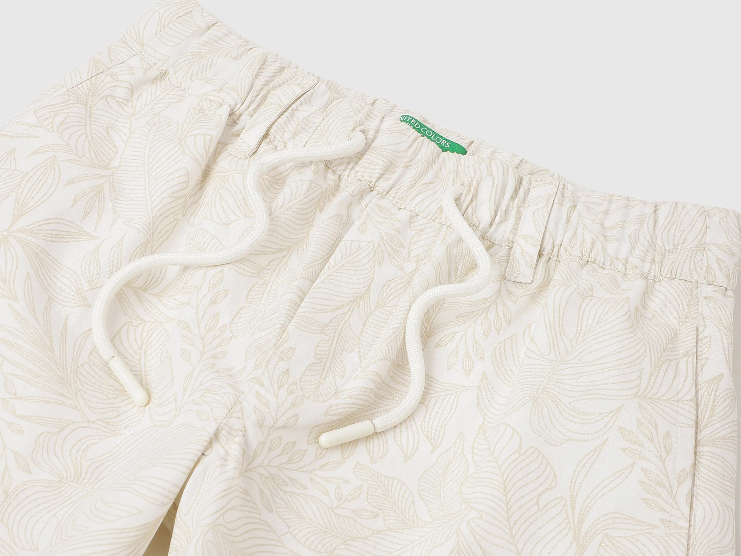 Outline Leaf Regular Fit Cargo Shorts
