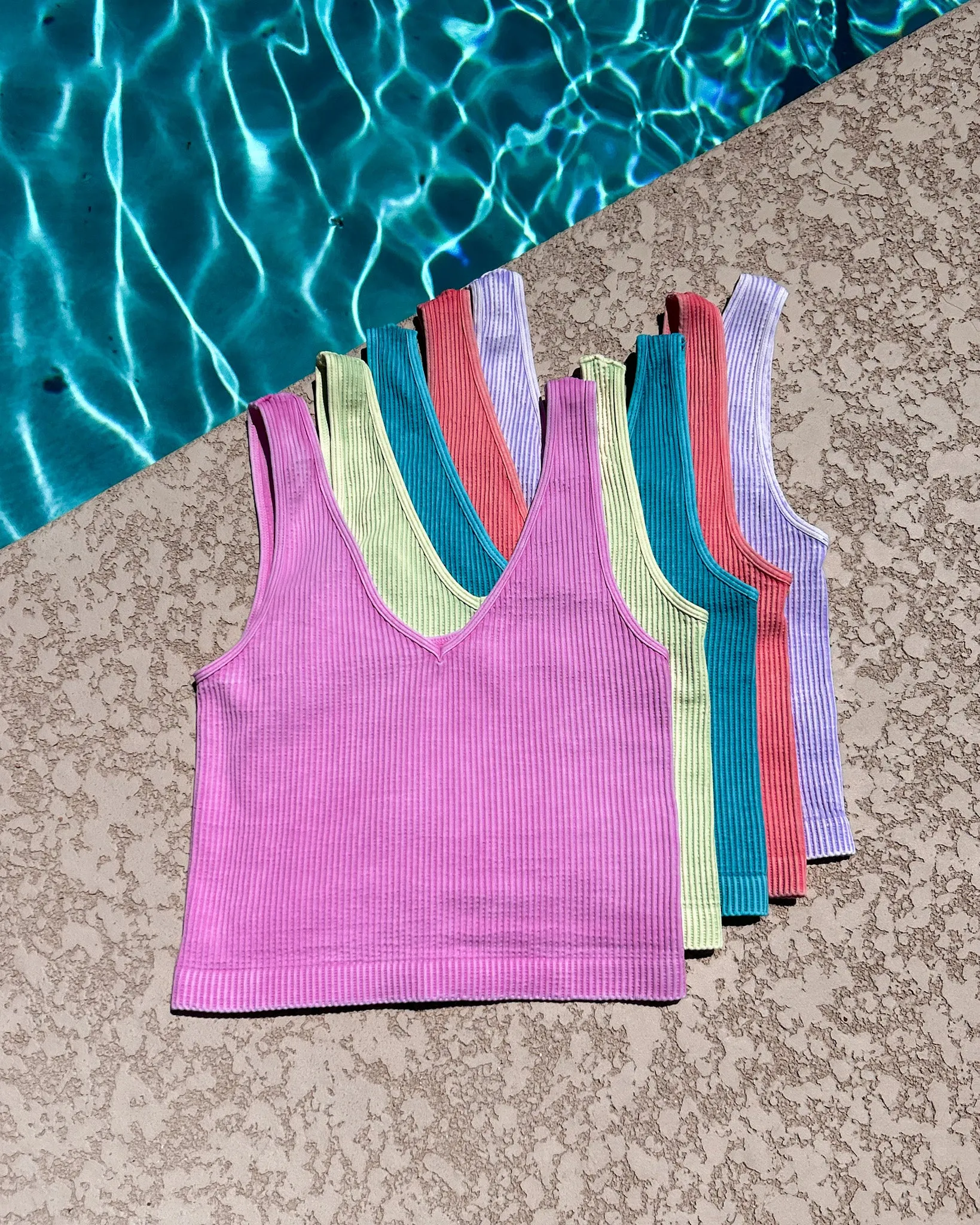 Seamless Reversible Getaway Tanks