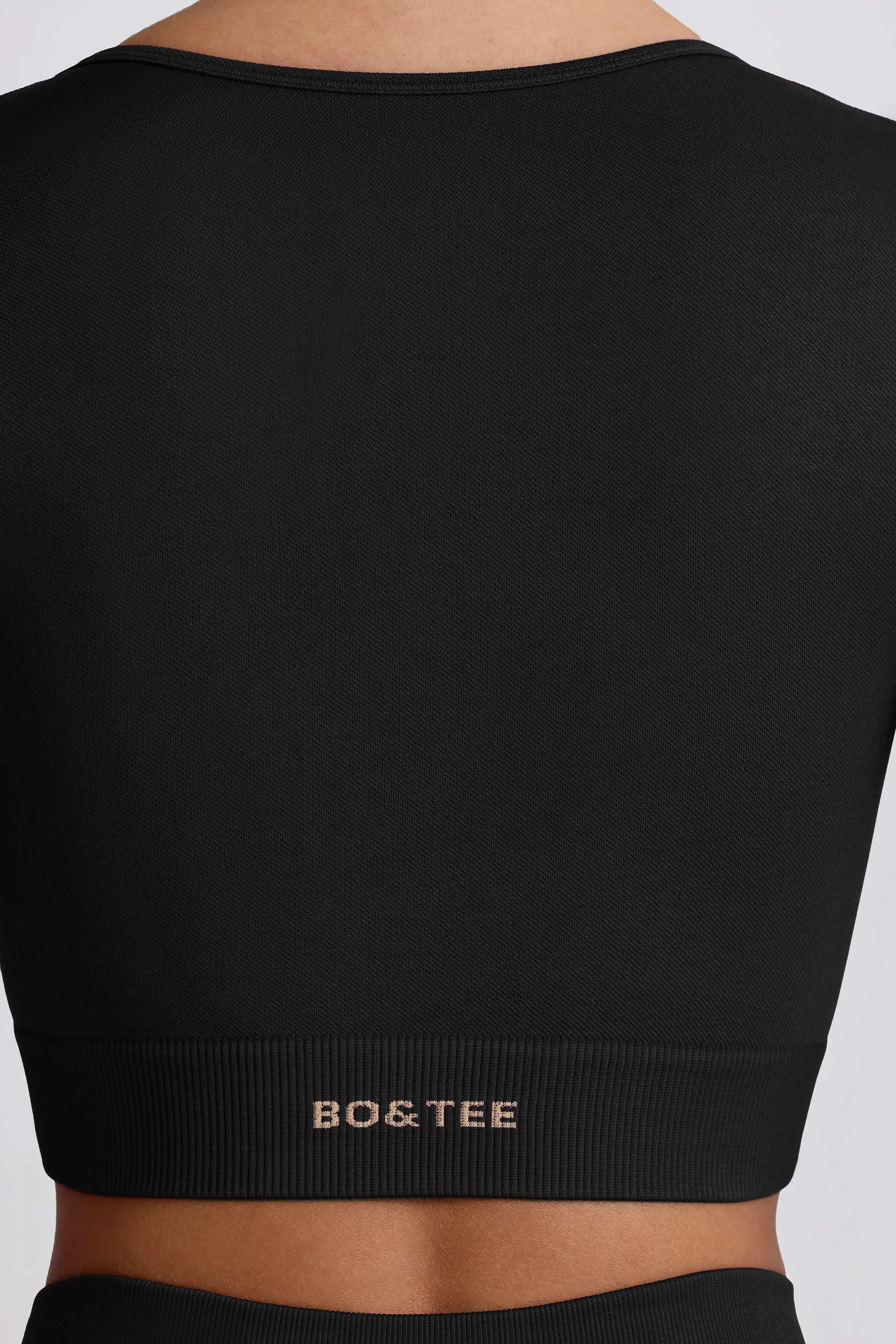 Super Sculpt Seamless Long-Sleeve Crop Top in Black